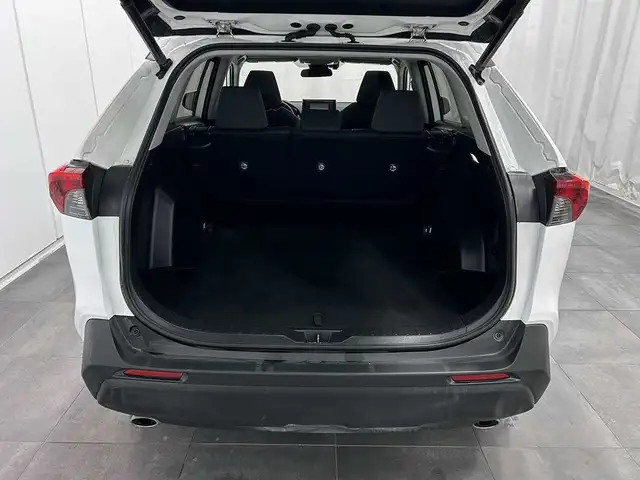 2022 Toyota RAV4 XLE AWD - TOIT OUVRANT - VOLANT CHAUFFANT - MAG in Cars & Trucks in Québec City - Image 8