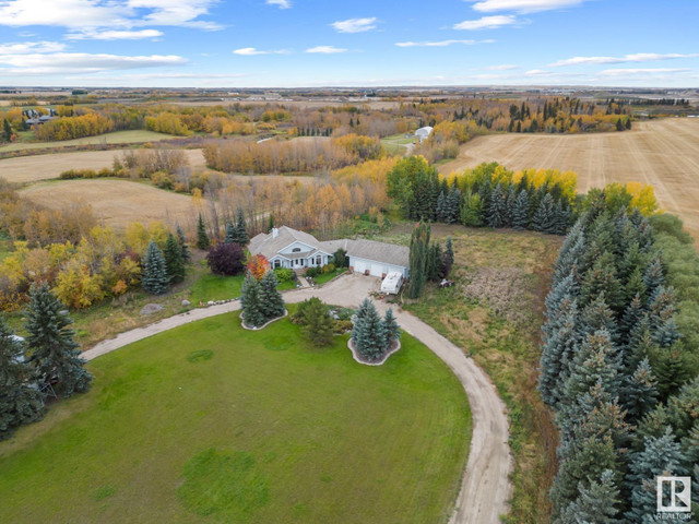 54302 RGE RD 263 Rural Sturgeon County, Alberta in Houses for Sale in St. Albert - Image 2