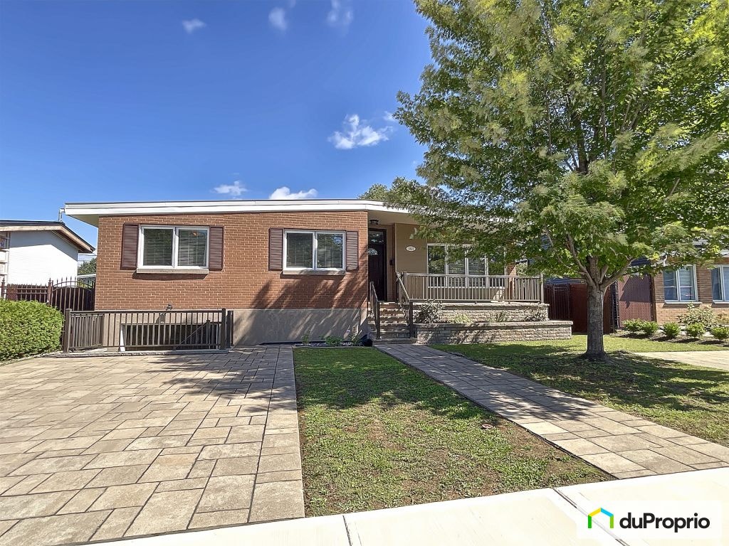 $689,900 - Bungalow for sale in Chomedey — photo 1