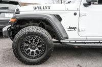 Véhicule vendu avec un rapport d'inspection certifié, un rapport CARFAX, un lavage complet incluant... (image 7)