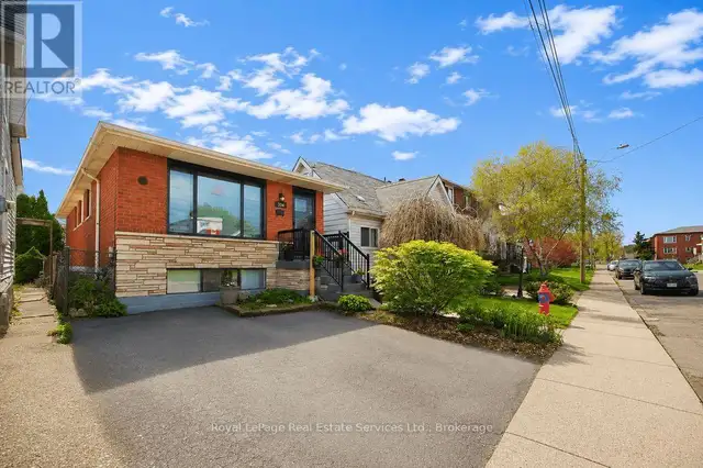 334 TRAGINA AVENUE N Hamilton (Homeside), Ontario in Houses for Sale in Oakville / Halton Region - Image 3
