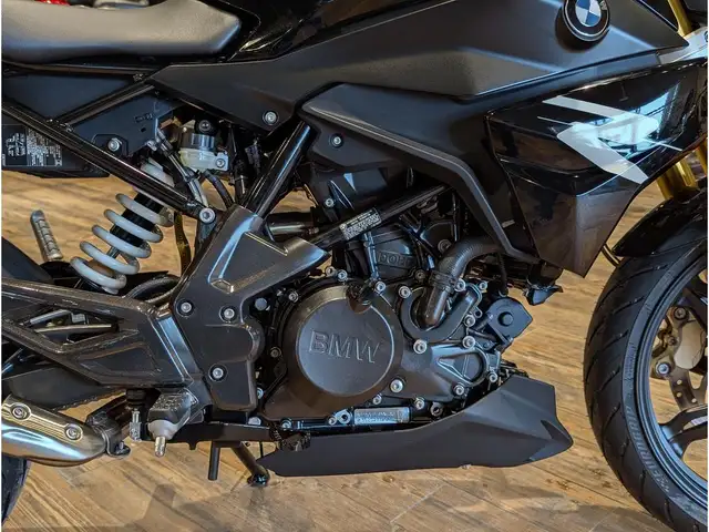 2025 BMW G 310 R // Cosmic Black in Sport Bikes in Winnipeg - Image 7