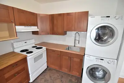 Appartement 3.5 rénové . Métro Verdun