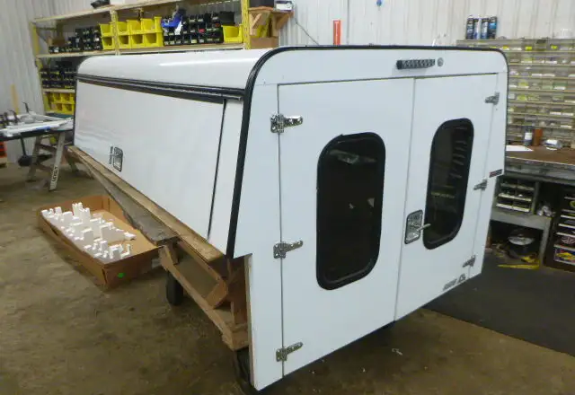 2019 - 2026 Chevrolet Silverado or GMC Sierra 1500 8' White Cap in Other Parts & Accessories in Kitchener / Waterloo - Image 3