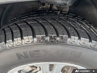 Navigating daily life or exploring new horizons becomes a pleasure in this 2024 GMC Terrain SLE, pre... (image 9)