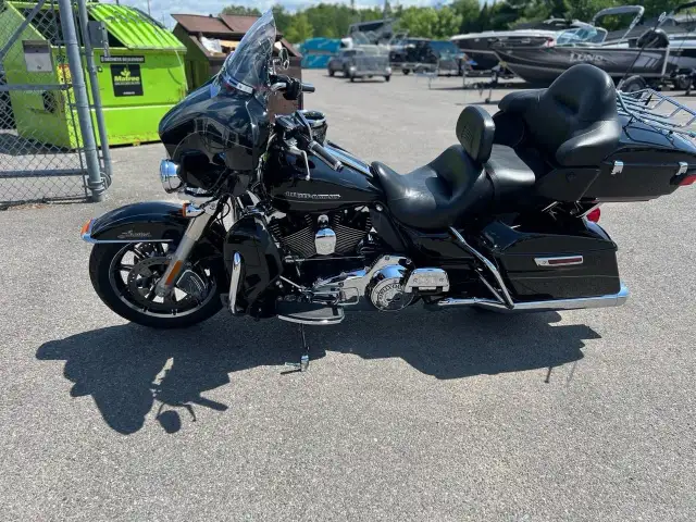 2015 HARLEY-DAVIDSON FLHTK ELECTRA GLIDE ULTRA LTD ABS 103 in Street, Cruisers & Choppers in Saguenay - Image 7