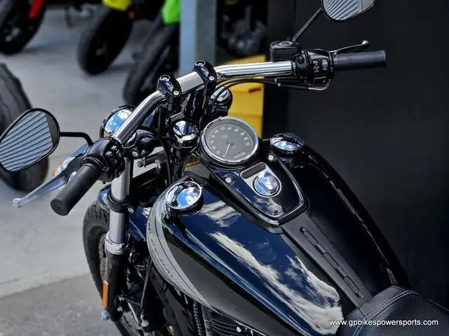 2014 Harley-Davidson FXR Dyna Touring FXDF Fat Bob in Sport Touring in Oshawa / Durham Region - Image 17