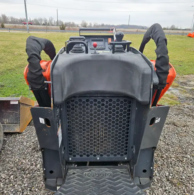 2022 Kubota 2022 Kubota SCL1000 - Track Loader in Heavy Equipment in Windsor Region - Image 6