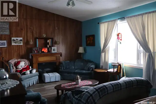 228 7th AVENUE E Gravelbourg, Saskatchewan in Houses for Sale in Moose Jaw - Image 18