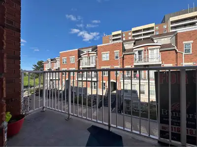 2 Beds 3 Baths - Townhouse