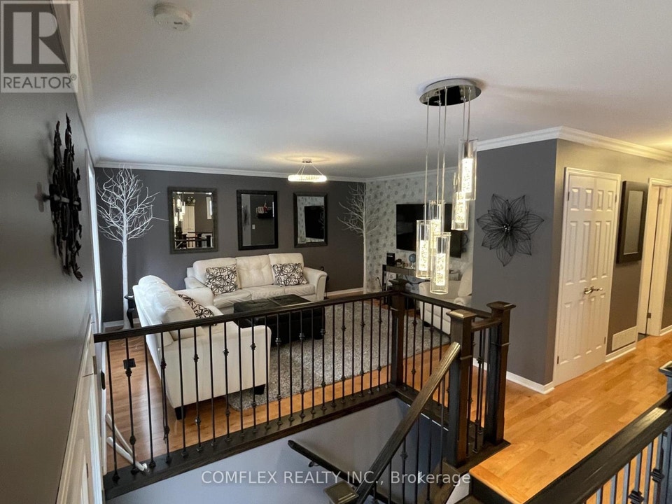 875 EXETER STREET Oshawa (Centennial), Ontario 5