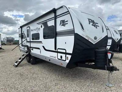 OPTIONAL EQUIPMENT: KYB Off-Road Shocks, 2 Extra Dinette Chairs, Holding Tank Heat Pads, Power Stabi...