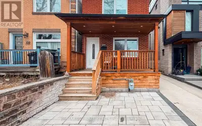 Live in the heart of one of Toronto's most vibrant and artsy neighbourhoods - St. Clair West & Vaugh...