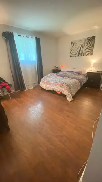 Appartement 3 1/2 ] avec porte patio, et beaucoup de luminausité! Immeuble dans un rond point. Tranq...