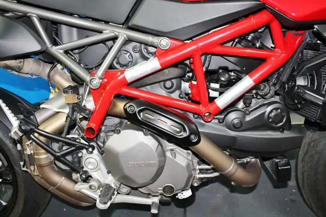 2020 Ducati Hypermotard 950 in Sport Bikes in City of Montréal - Image 5