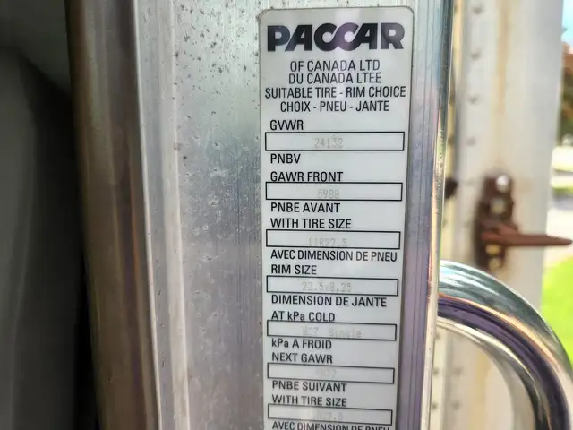 2013 Kenworth T370 26' Box, Reefer, Tandem, PX 8, 300HP, Ramp in Heavy Trucks in Calgary - Image 9