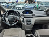 Experience the comfort and practicality of this pre-owned minivan, finished in elegant Alabaster Gre... (image 9)
