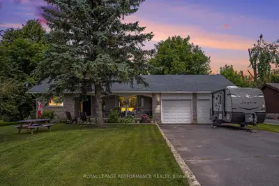Charming 2-bedroom bungalow with double garage in the heart of Maxville (Home of the Glengarry Highl...