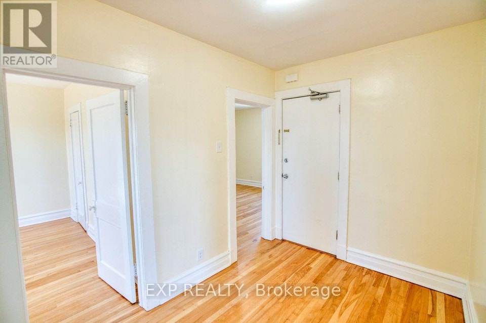 3 - 76 FAIRMONT AVENUE Ottawa, Ontario 2
