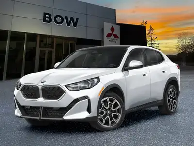 Discover the dynamic 2025 BMW X2 xDrive28i Sports Activity Coupe in a stunning white finish, equippe...
