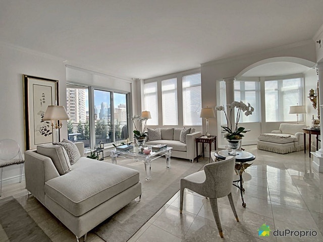 $928,000 - Condominium in Ville-Marie (downtown, old Mtl) — photo 1