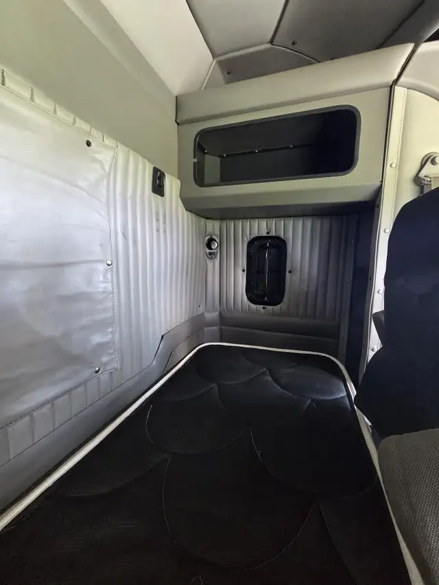 2013 KENWORTH T800 in Heavy Trucks in Saskatoon - Image 31