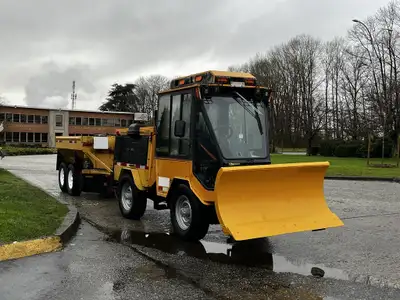 2015 MT6 Articulating 4x4 Plow with Sander Trailer Cummins QSB4.5 $24,875 + $995 Processing fee = $2...