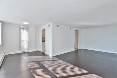 484 AVENUE ROAD - 3 BEDROOM About Forest Hill - 484 Avenue Road The Avenue Road suites boast elegant...