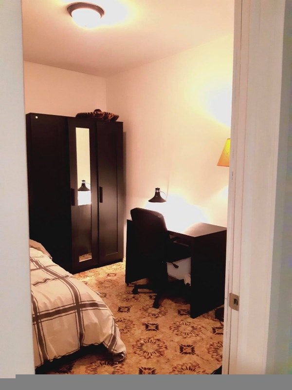 550 NICE ROOM METRO ST MICHEL (ST MICHEL MONTREAL) Chambres à louer