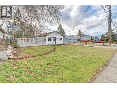 This well-situated single-family home offers an excellent opportunity for first-time buyers, investo...