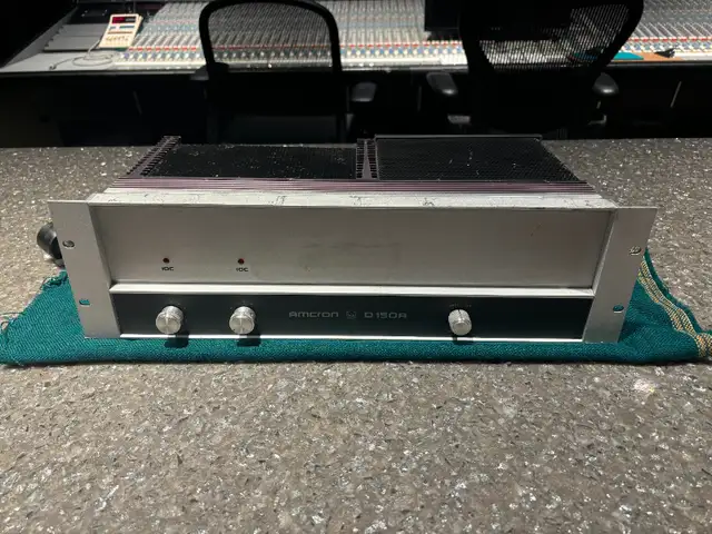 Vintage Crown D150A Stereo Power Amplifier in Stereo Systems & Home Theatre in Mississauga / Peel Region - Image 2