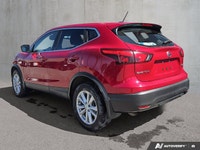 This 2018 Nissan Qashqai SV AWD comes equipped with an Xtronic CVT with manual shift mode, Intellige... (image 2)