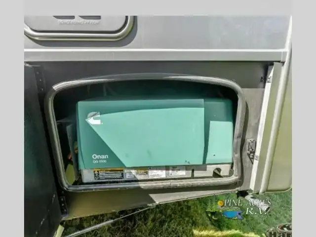 2022 Thor Motor Coach Challenger 35MQ only 6,310 Miles in RVs & Motorhomes in Moncton - Image 65