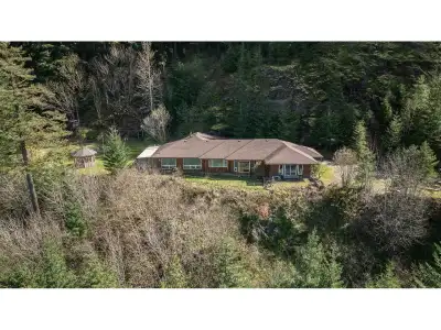 Pearched atop Thacker Mountain this home has the best view in town. Overlooking the mouth of the Coq...