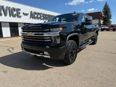 CARFAX Canada Vehicle History ReportNO CREDIT? BAD CREDIT? WE GET IT…… APPROVED! 2022 Chevrolet Silv...