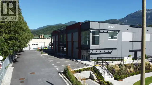 105A 38926 MID WAY Squamish, British Columbia in Commercial & Office Space for Rent in Prince Rupert - Image 3