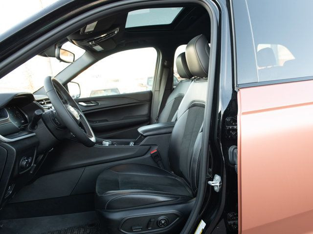 2024 Jeep Grand Cherokee Altitude 4x4, Sunroof, Heated Leather in Cars & Trucks in Calgary - Image 3
