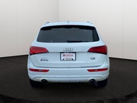 This Audi Q5 has a strong Intercooled Turbo Premium Unleaded I-4 2.0 L/121 engine powering this Auto... (image 4)