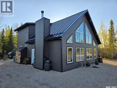 Surrounded by the natural, rugged beauty of the Canadian Shield, 106 Lakeview Drive, in Deschambault...