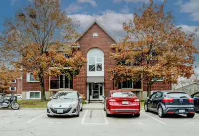 Welcome to 565 Greenfield Avenue! This beautiful condo is conveniently located in a quiet, well main...