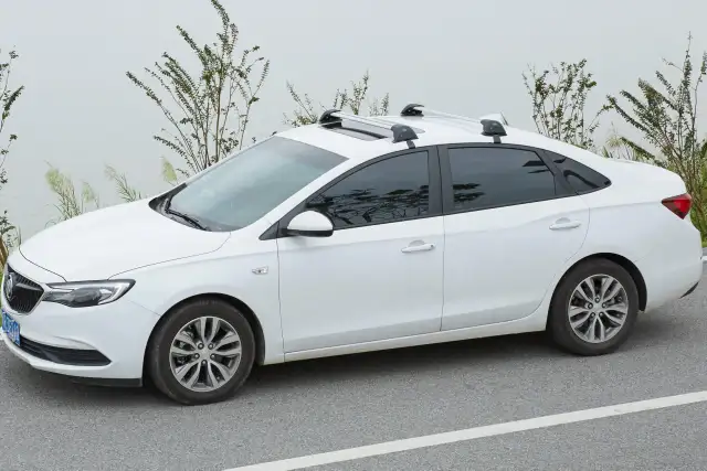 Medium Duty Aerodynamic Car Roof Rack For Bare Roof Car Top in Auto Body Parts in Mississauga / Peel Region - Image 2