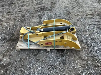 Brand New Hydraulic Thumb for 15 ton to 18 ton excavator 4 Tyne Price $6000 plus tax Contact 4165055...