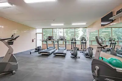 NEWLY RENOVATED 2 BEDROOM  1000 SQUARE FEET IN DUNDAS!, View more