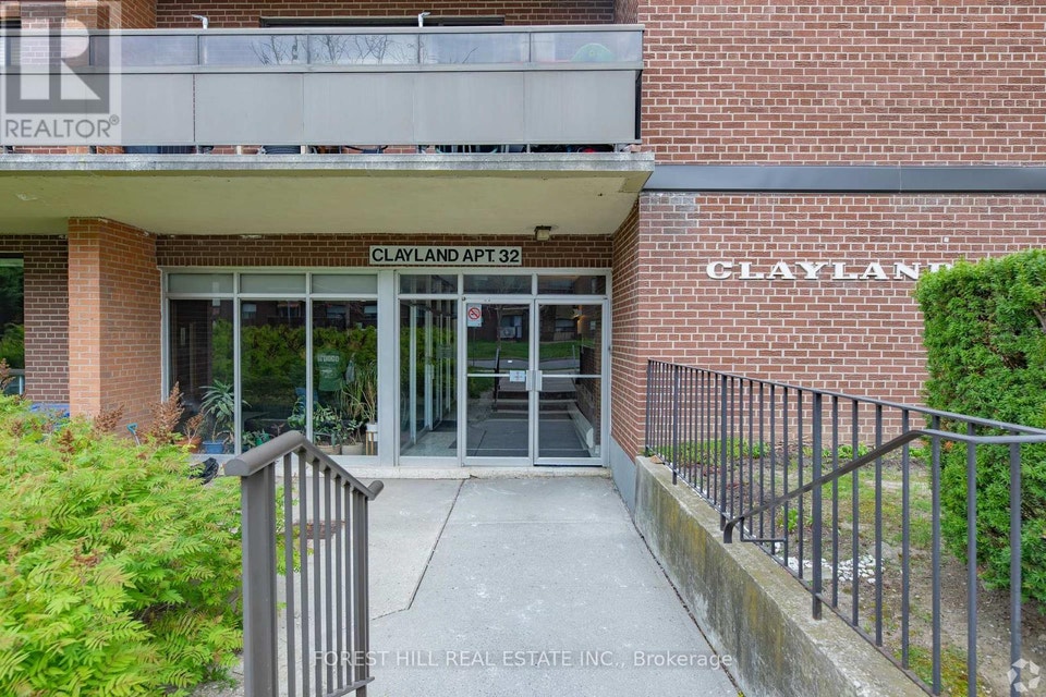 207 - 32 CLAYLAND DRIVE Toronto (Parkwoods-Donalda), Ontario 2