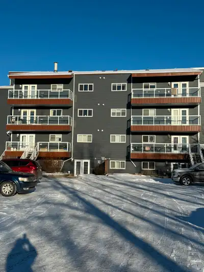 Cozy, quiet 2 bedroom available now!