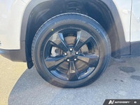 This Jeep Cherokee delivers a Regular Unleaded V-6 3.2 L/198 engine powering this Automatic transmis... (image 8)