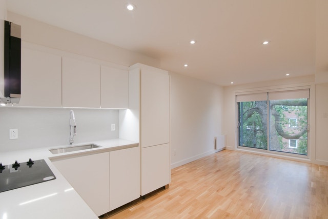 3195 Van Horne Avenue — photo 1
