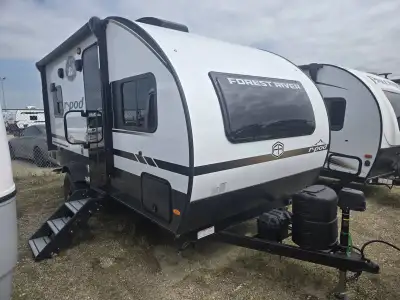 This like-new pre-owned 2025 Forest River R-Pod RP-194 is a 20'6in. ultra-lite travel trailer design...