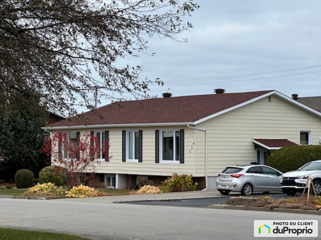 $329,000 - Semi-detached for sale in Rimouski (Rimouski) — photo 1