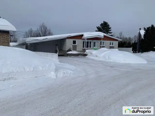 $595,000 - Intergenerational for sale in St-Honore-De-Chicoutimi in Houses for Sale in Saguenay - Image 3